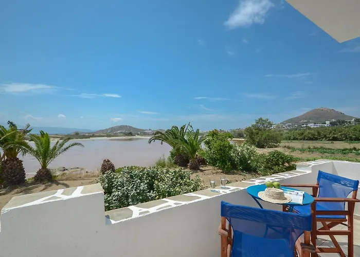 Three Lakes דירה