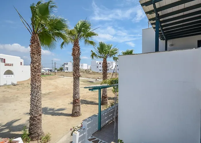 Three Lakes דירה